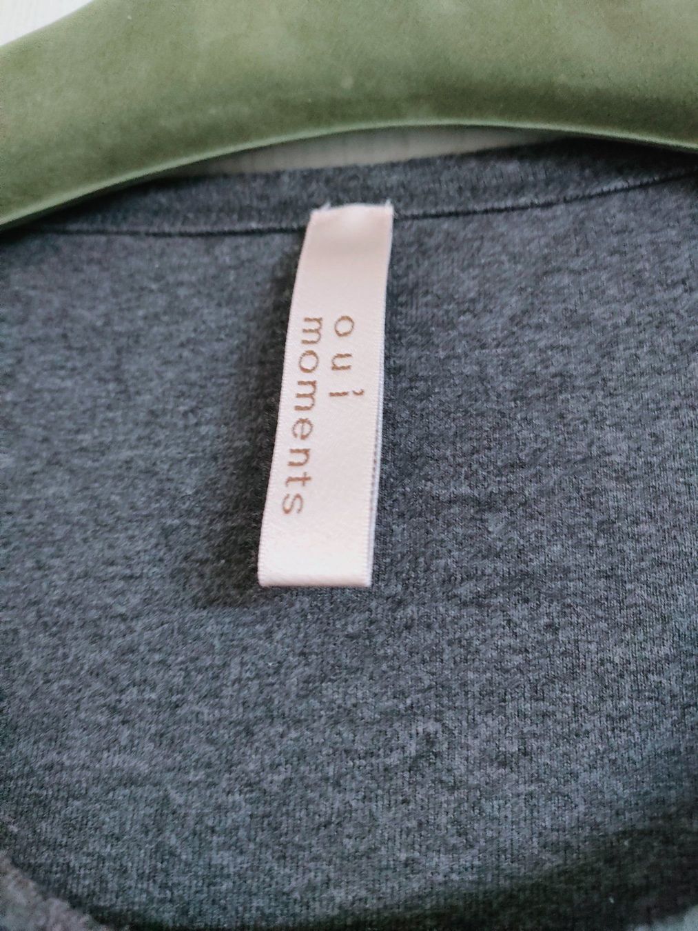 T-shirt: Pulli oui moments – Usato da Brugg AG venduto da Mashaba 2