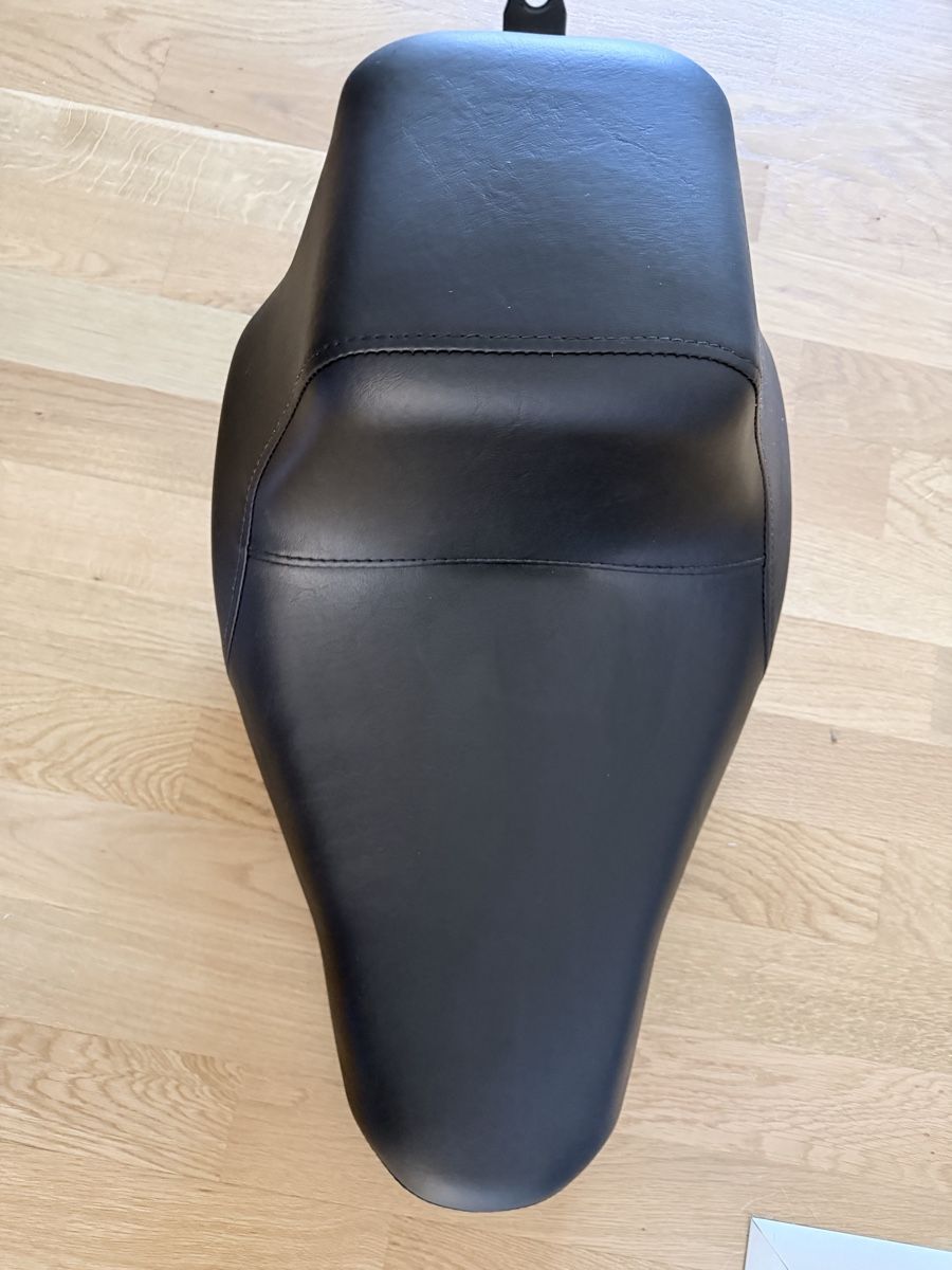 Harley-Davidson Alle Motorradersatzteile: Low Rider ST Softail Monositz Original HD – Neu (gemäss Beschreibung) aus Zürich von D.Mazz