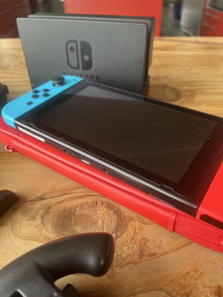 Nintendo Consoles: Nintendo Switch  – D'occasion à Port par PrimeRides 1