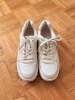 Beige Sneaker Gr. 39