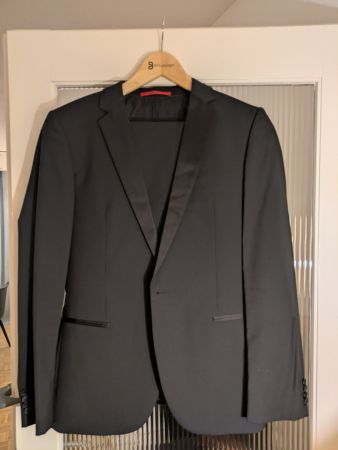 Hugo Boss Smoking Anzug schwarz Gr 50, 1x getragen