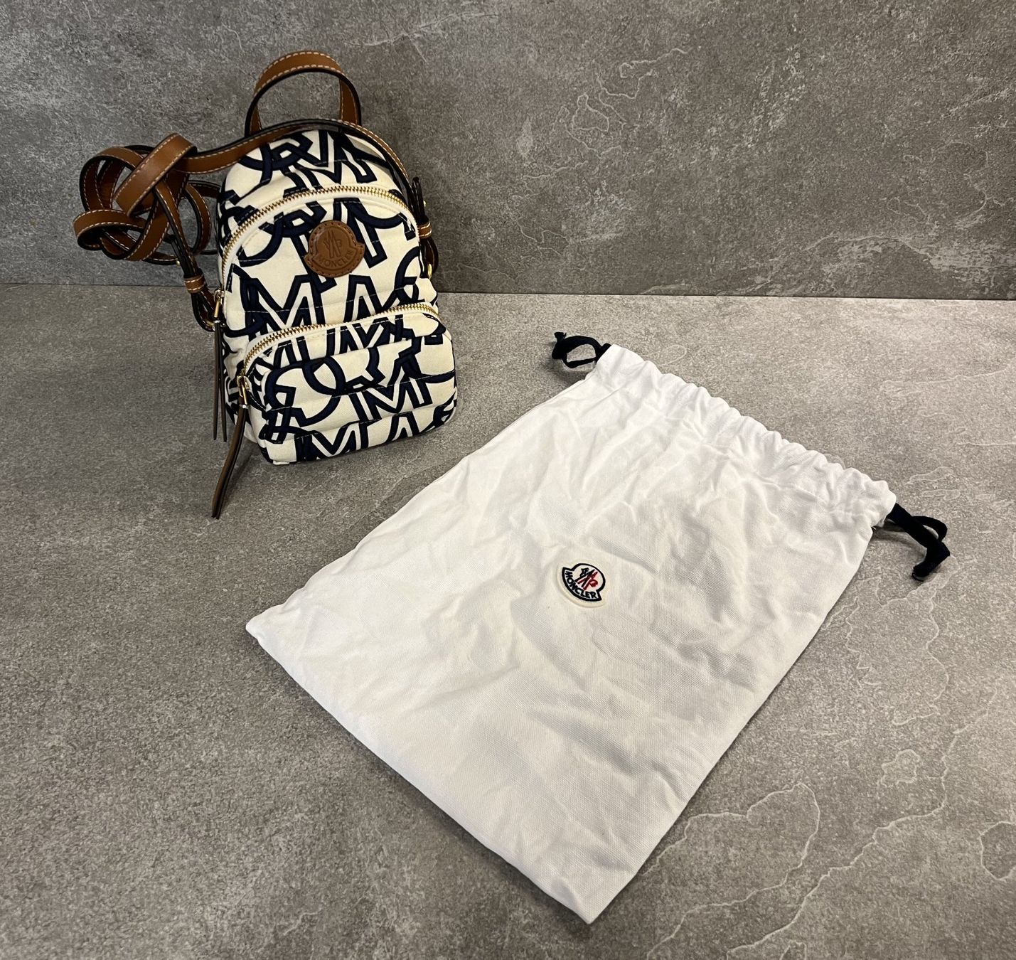 Moncler Zaini: MONCLER Rucksack Small (LIMITIERT) ... – Nuovo e nell'imballaggio originale da Klosters venduto da ClodiKL 4
