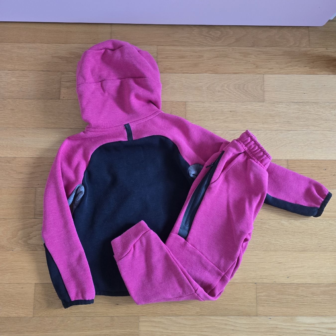 Lotti & Set di vestiti: Nike 104 – Usato da Zug venduto da zebbra192 3