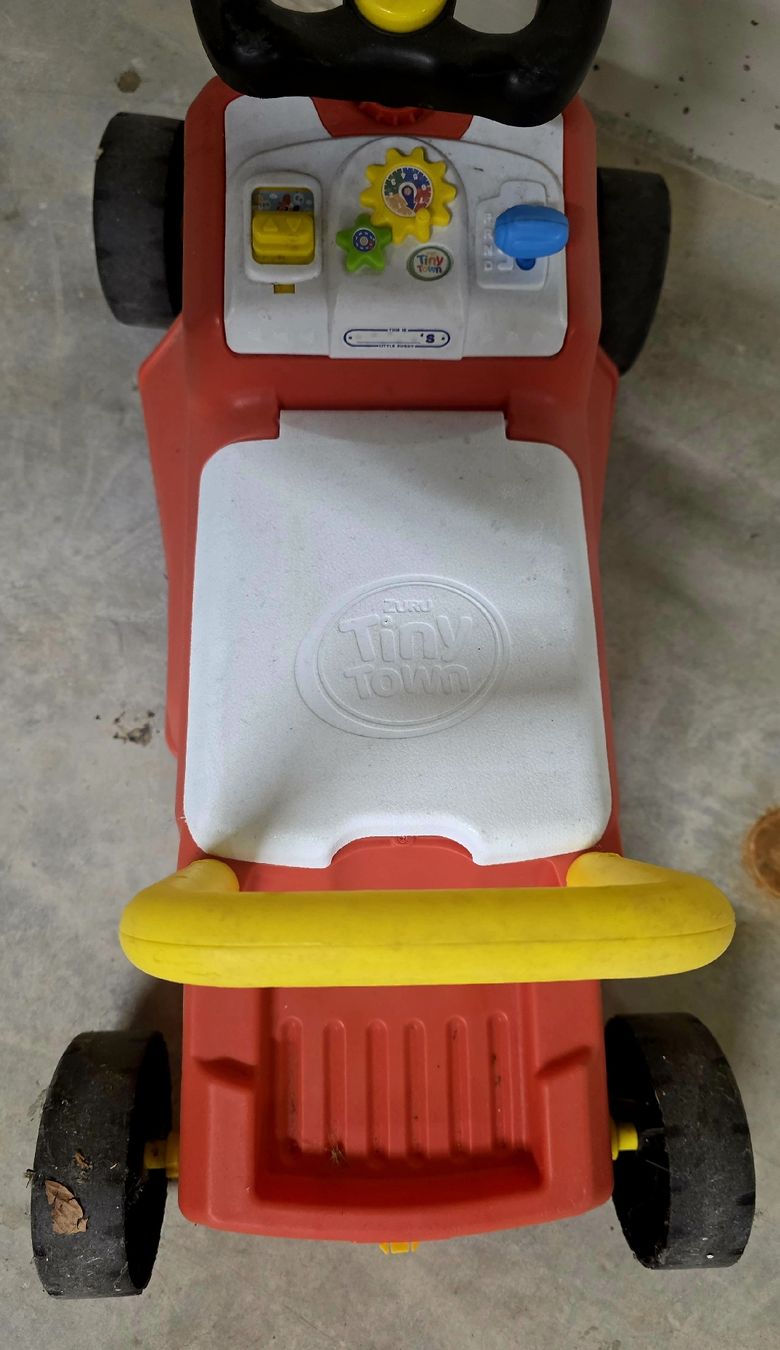 Véhicules pour enfants: kinder lauf tracktor lenkrad plastic  – D'occasion à wetzikon par Bestedienste 2