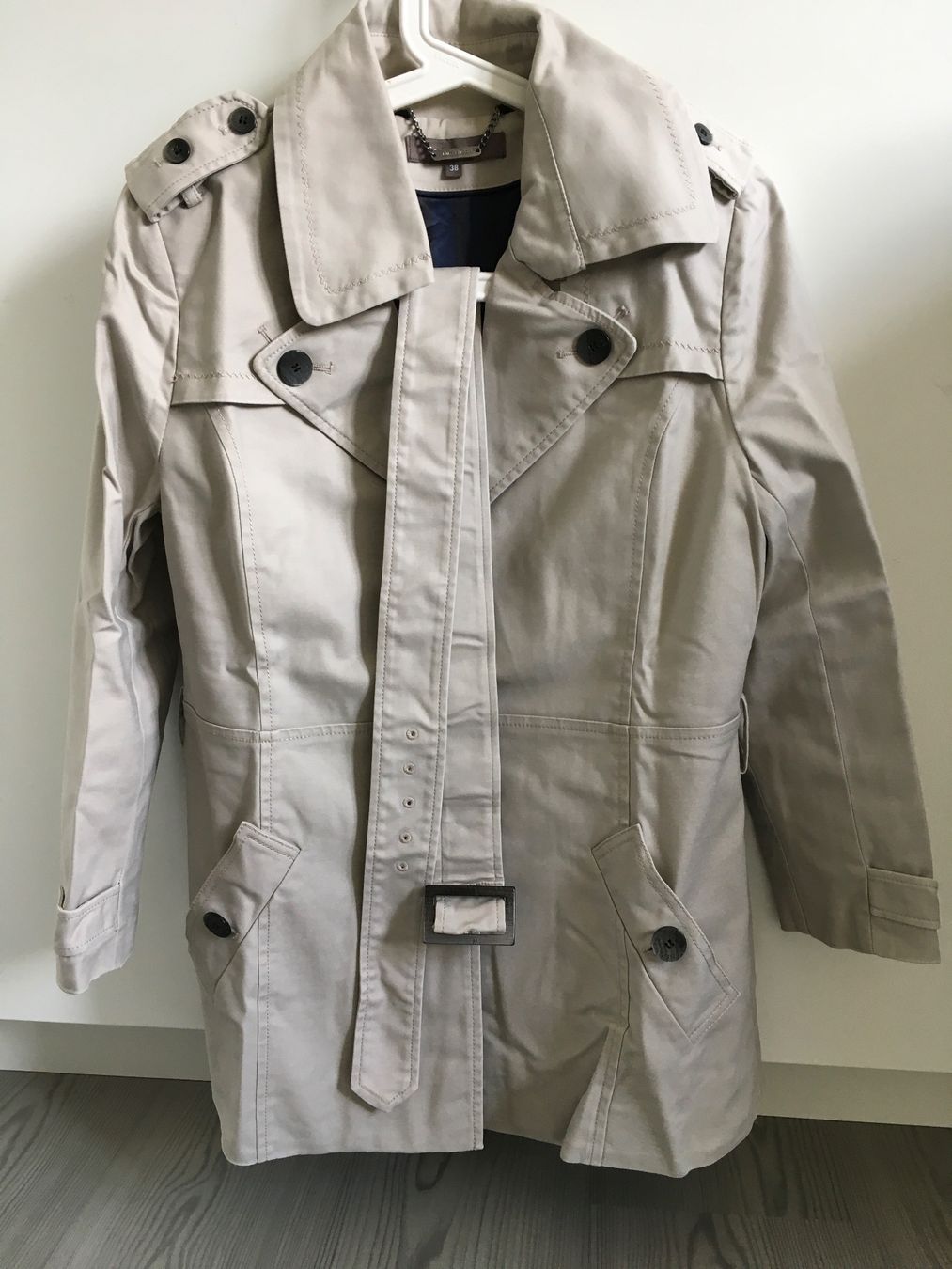 Jones Vestes: Beiger Damen-Trenchcoat – D'occasion à Freienwil par Hubi030