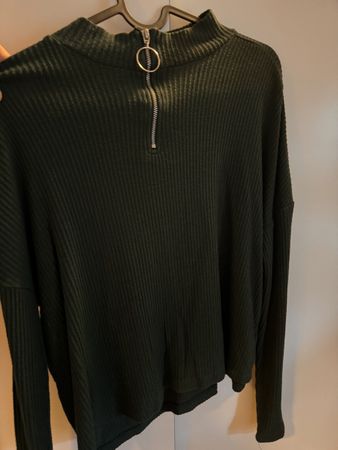 Dunkelgrünes Longsleeve C&A M