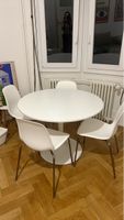 Tavolo rotondo bianco con 4 sedie usate