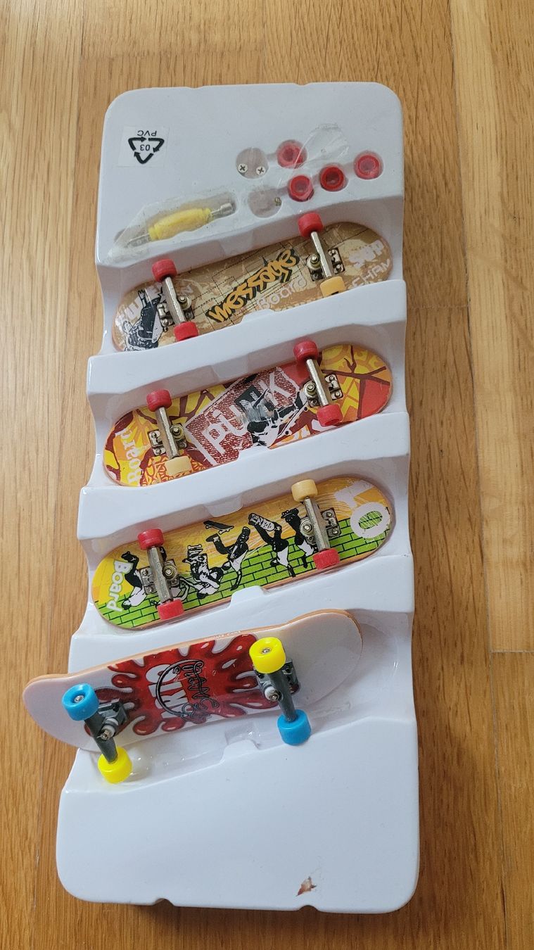 Giocattoli: Finger Skateboard – Usato da Langnau am Albis venduto da maj_hz95 2