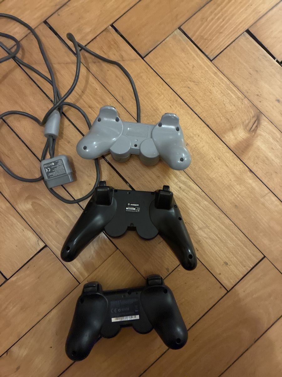 Sony Controller: 3 Controller PlayStation – Usato da Zürich venduto da ani_8jg5 1