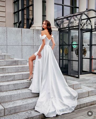 NEU! Ungetragenes Designer Brautkleid in 34/36