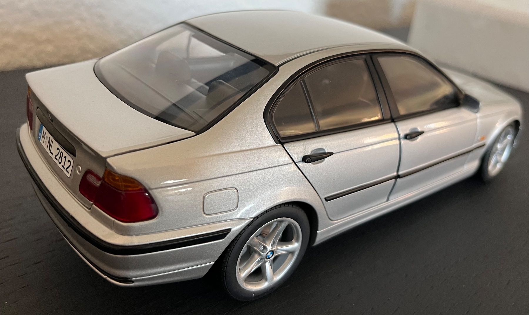 UT Models Modellini d'auto: UT BMW 3 SERIES e46 GRISE 1:18 – Usato da St-Cergue venduto da ncu_t267 3