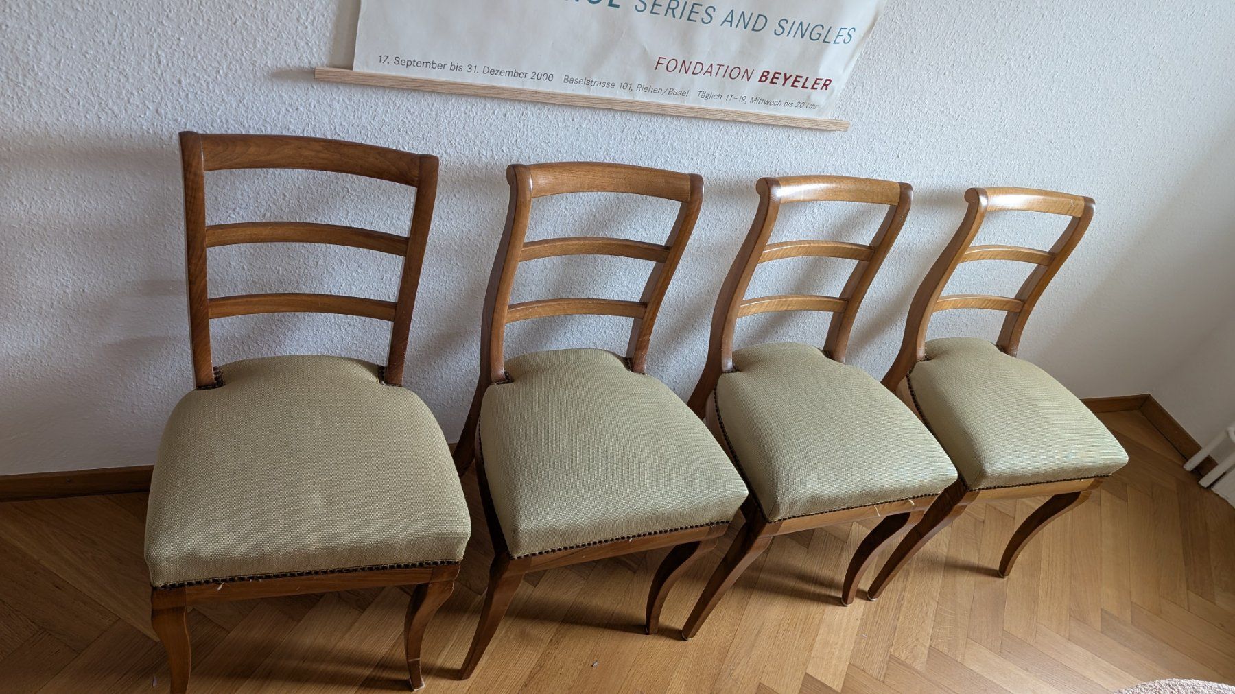 Chaises: 4 Holzstühle mit Polster – D'occasion à Basel par wollamhsram 2