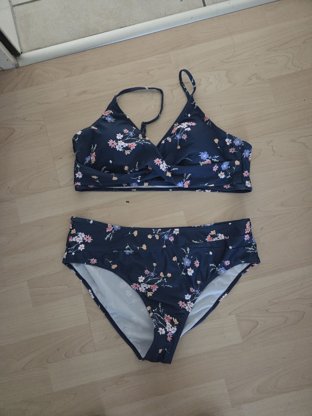 Badekleider & Bikinis: Bikini Blumenmuster dunkelblau XXL – Neu und originalverpackt aus Selzach von melaniepauli 1