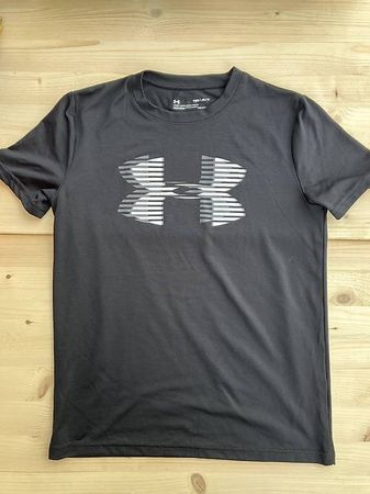 Under Armour T-Shirt schwarz synthetisch Kindergrösse M
