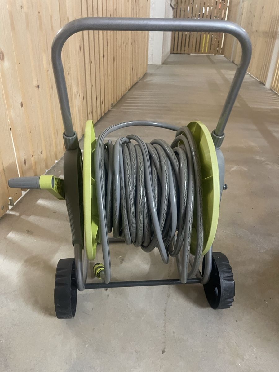 Tubi & Tubi flessibili: Schlauchwagen mit Gartenschlauch – Usato da Romanshorn venduto da E.S1508