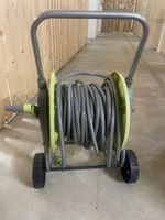 Schlauchwagen mit Gartenschlauch