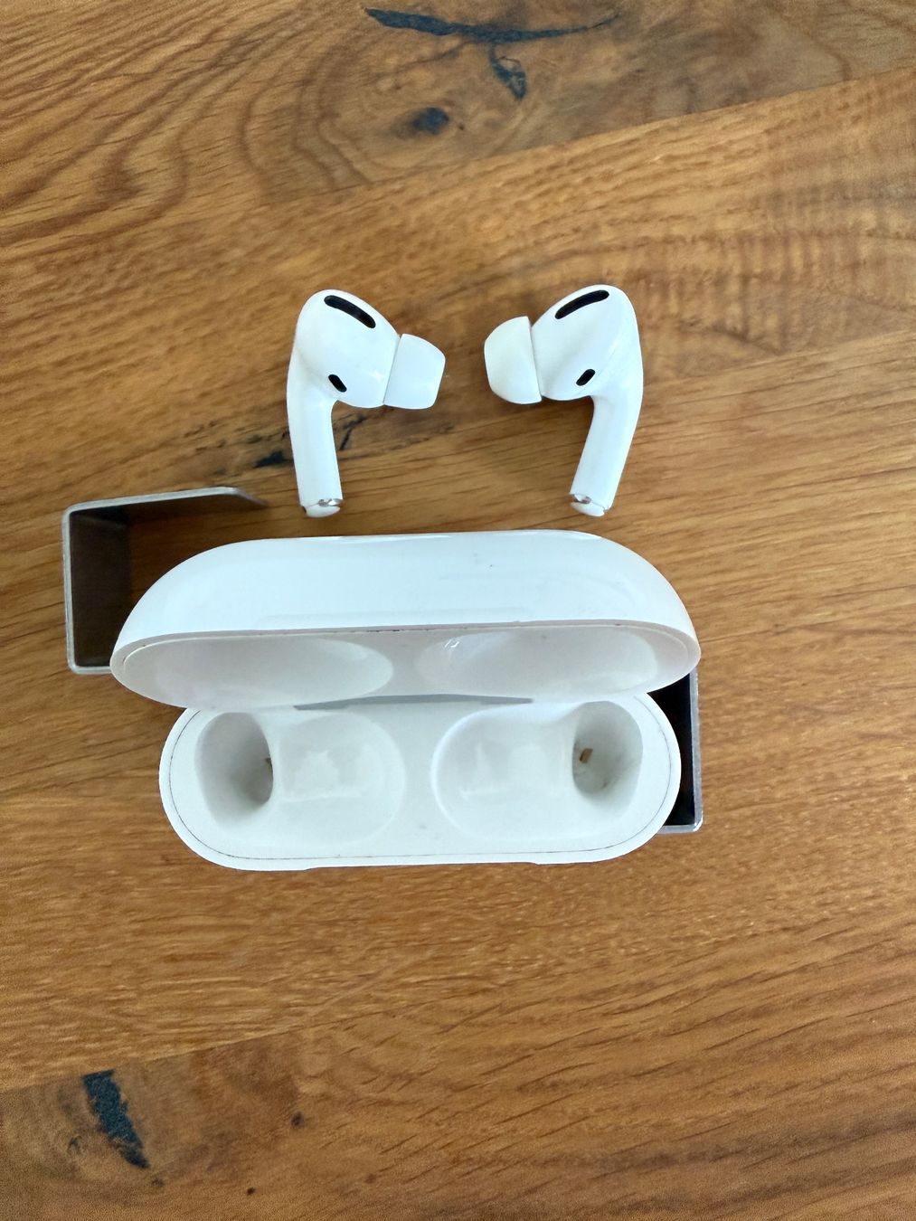 Apple Cuffie: APPLE AirPods Pro 1 – Usato da Lausanne venduto da Nine1982 1