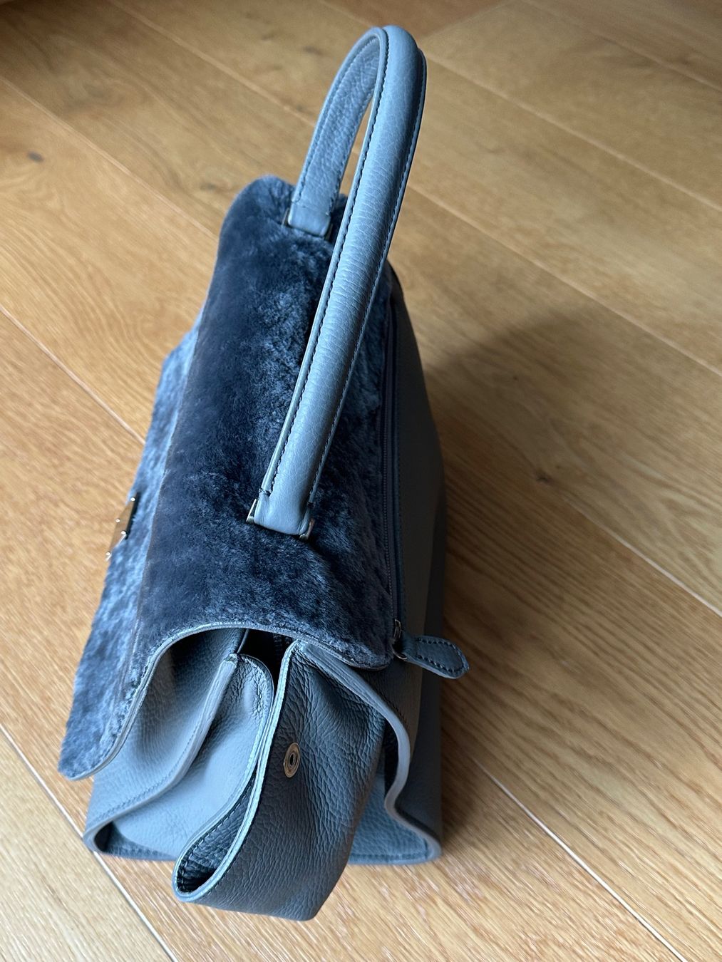 Borse da donna: Graue Leder Tasche mit Fell – Usato da Kilchberg ZH venduto da Roemsch 1