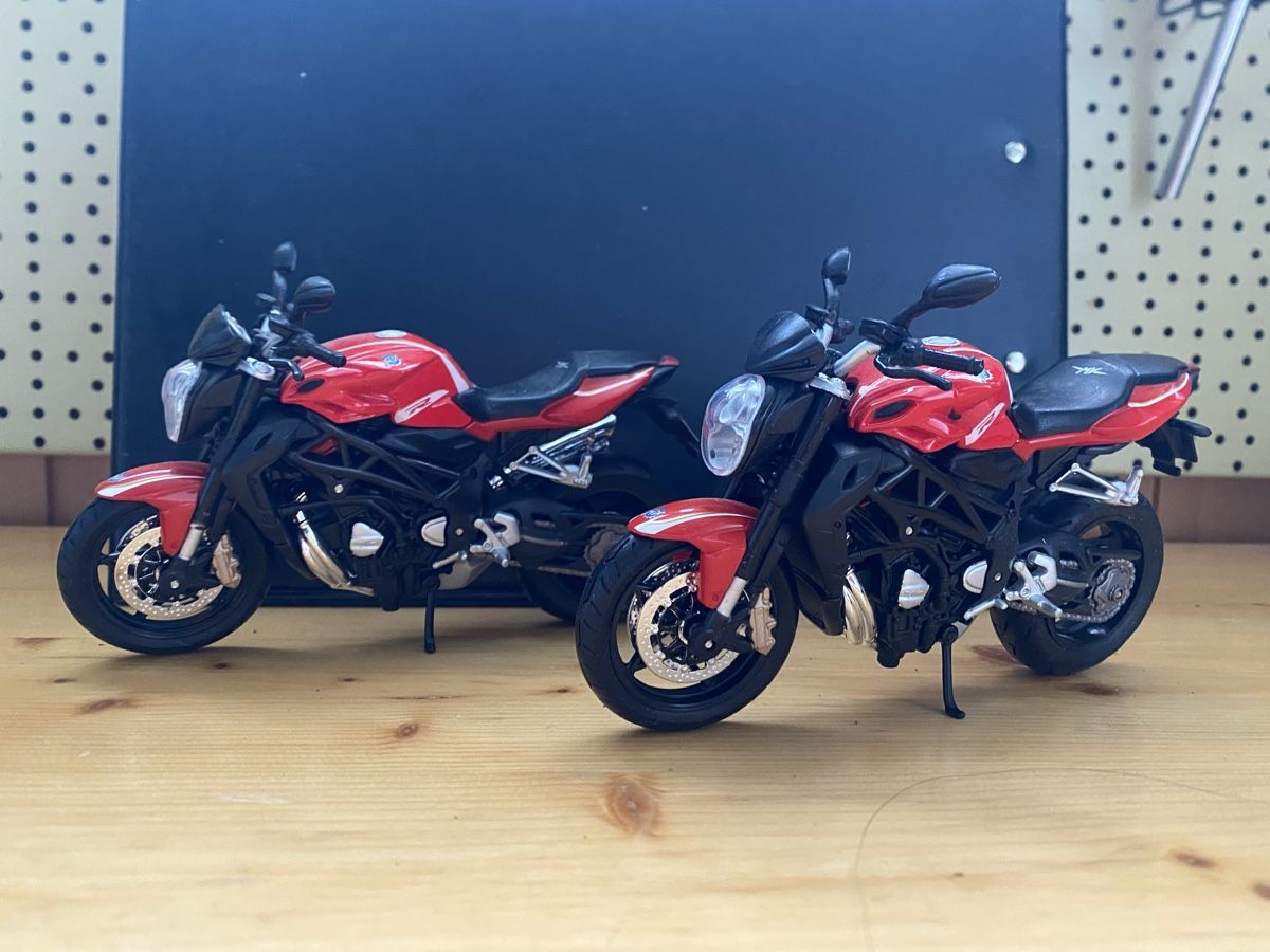 Maisto Kit di modellismo & Modellini statici: 2x MV Agusta Brutale 1090 Modelle – Usato da Meyriez venduto da Samson-7 1