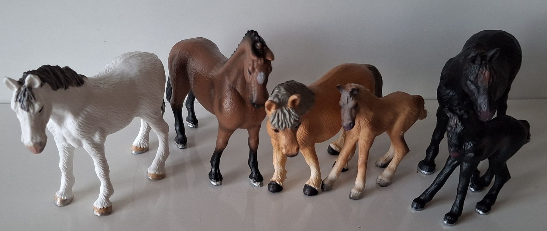 Spielzeuge: 6 Pferdefiguren – Gebraucht aus Dussnang von novi02