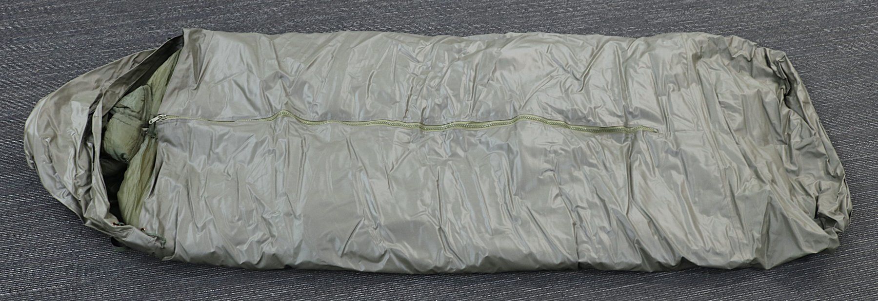 Sacchi a pelo: Militärischer Schlafsack made in China – Usato da Volketswil venduto da brockipfannenstil