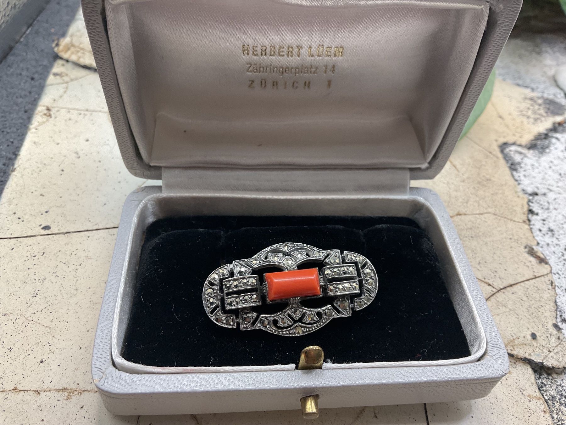 Spille & Fermagli: Art Deco Brosche mit Koralle und Markasiten – Usato da Luzern venduto da S.Kern01 2