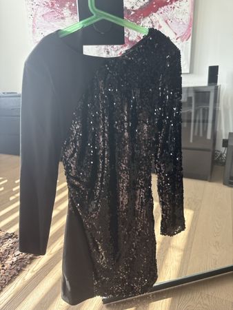 Zara Kleid schwarz mit Pailletten Grösse XS gebraucht