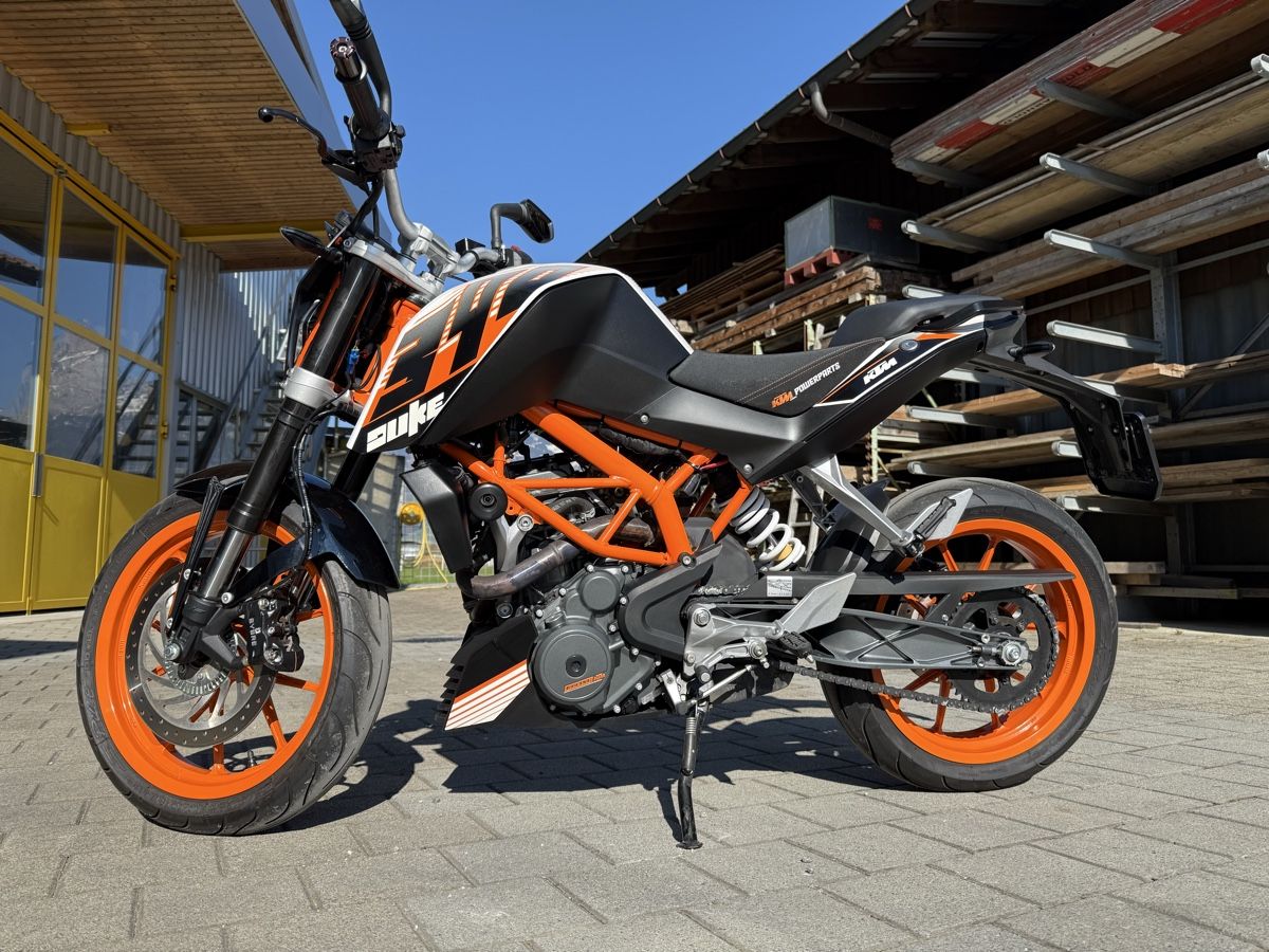 Strasse: KTM Duke 390 – Gebraucht aus Brunnen von Steini89