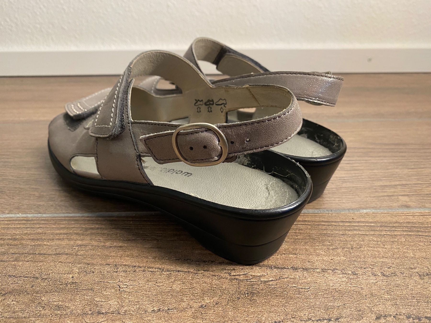 Damenschuhe: Waldläufer Sandalen bronze Gr. 38 – Gebraucht aus Pratteln von a23_j2gs 1