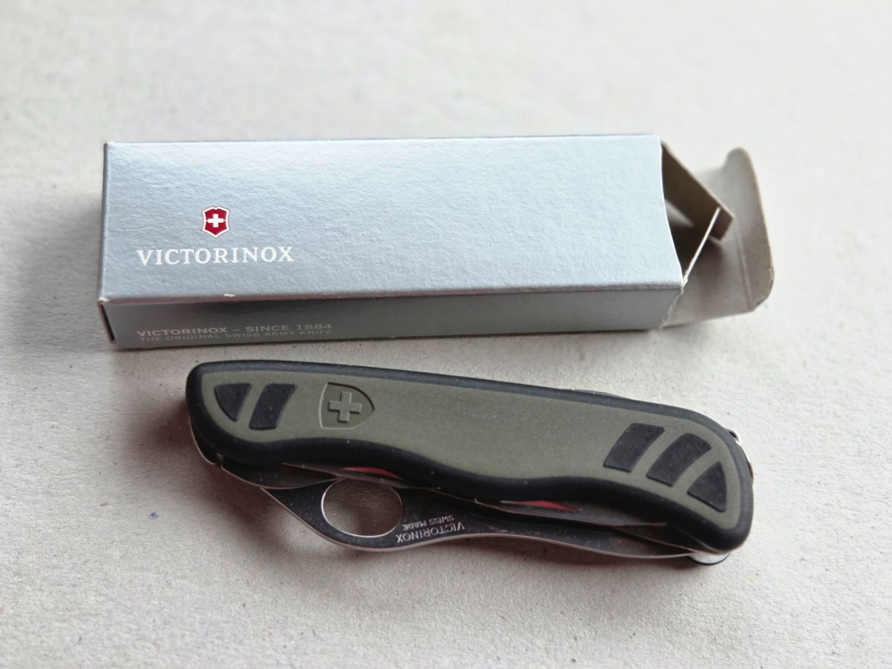 Victorinox Couteaux de poche: Couteau Victorinox militaire 2017 – Neuf avec emballage d'origine à Choëx par Solmo51 1