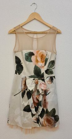 Kleid Rosenmuster