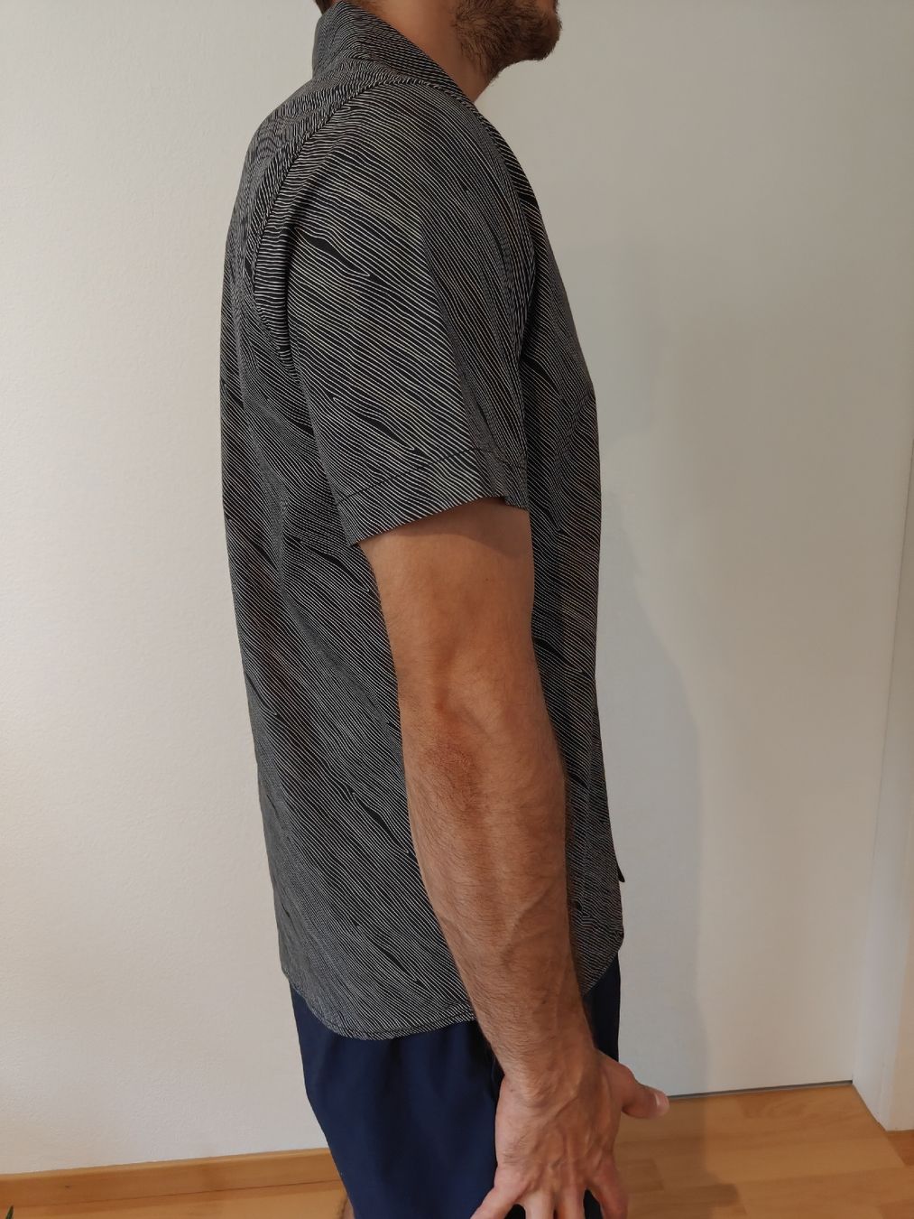 Camicie: Herren Kurzarmhemd schwarz gemustert Gr. M – Usato da Olten venduto da Edelw1ss 1