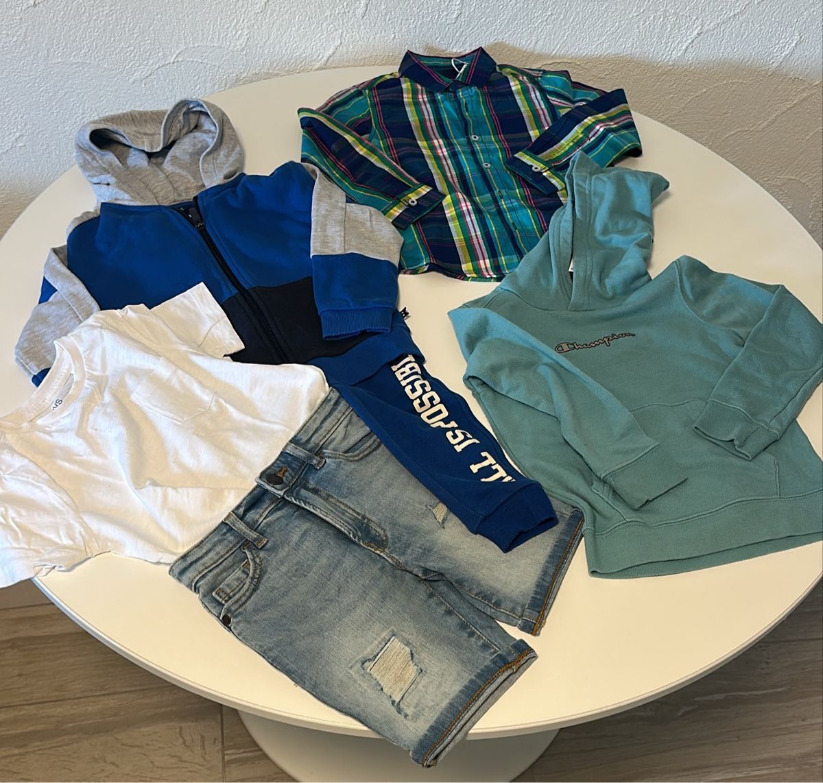 Kleiderpakete & -sets: Jungs-Kleiderpaket Gr 104 – Gebraucht aus Hünenberg von cmu_7rp6