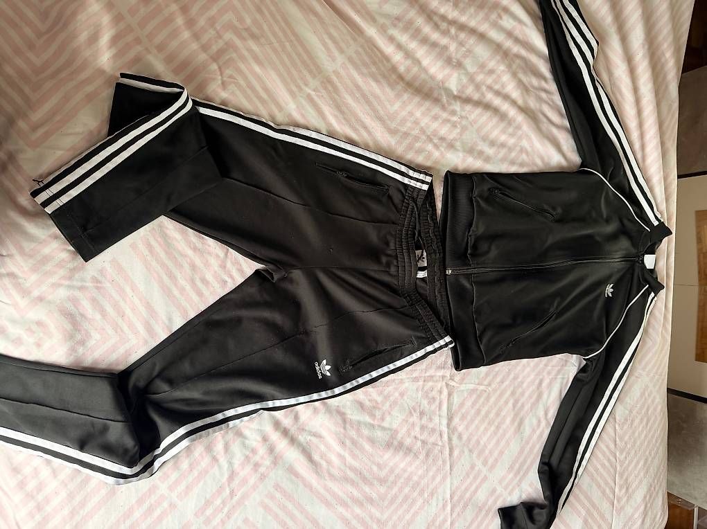 Ensembles & Tailleurs: Ensemble adidas  – D'occasion à La Tour-de-Peilz par Vide_dressing1814