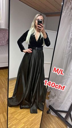 Abendkleid schwarz samtig mit Gürtel Grösse M/L neu
