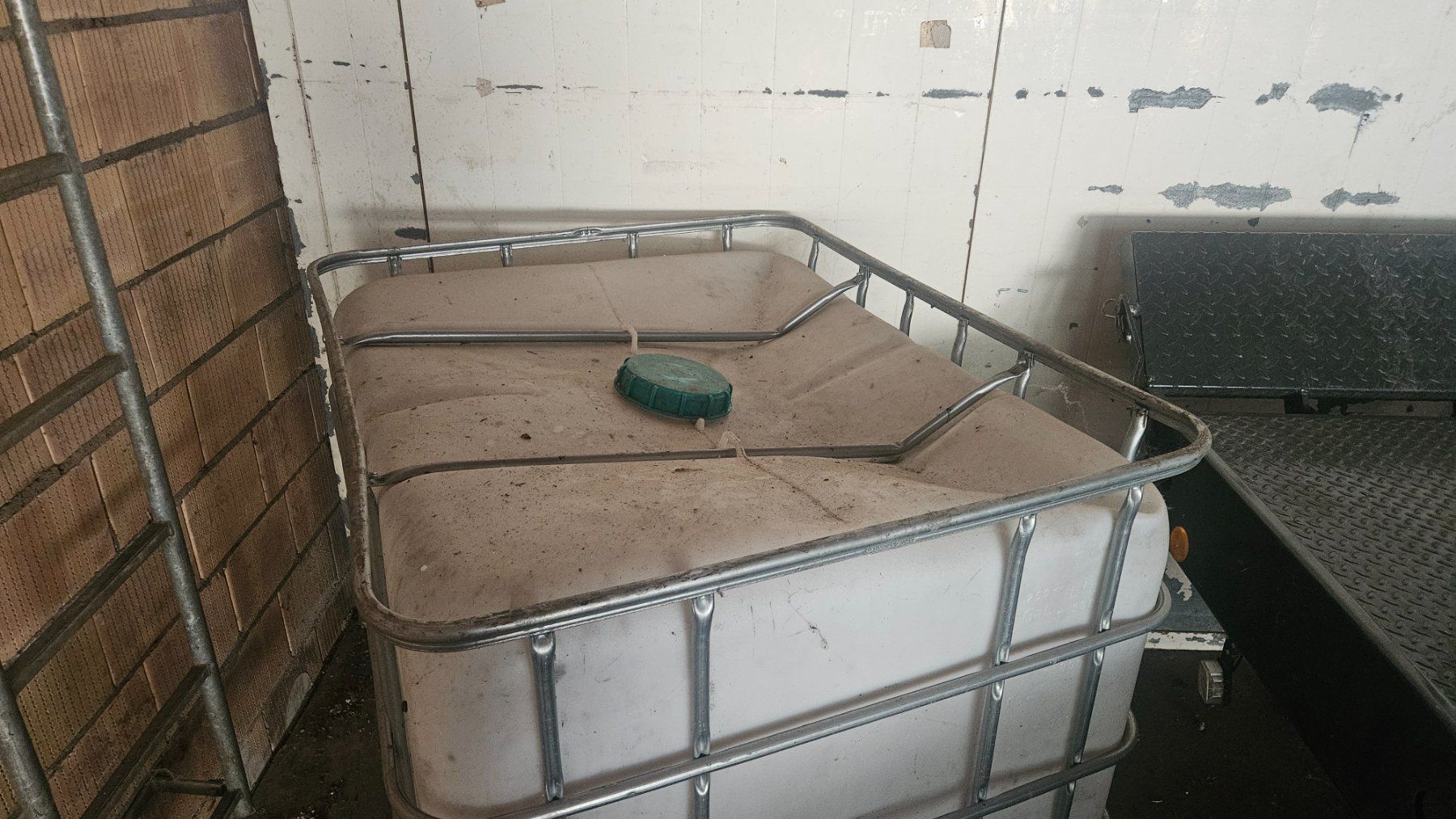 Abbeveratoi e trogoli: IBC Container 1000 Liter – Usato da Bassersdorf venduto da Cercelat88 2