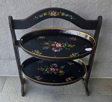 Antikes Etagere-Regal mit 2 Blechtabletts handbemalt