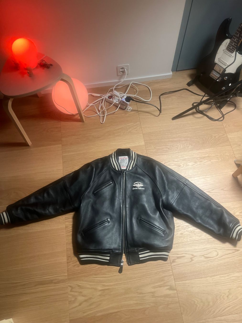 Avirex Jacken: Avirex Leather Jacket – Gebraucht aus Zürich von gaw_n98s