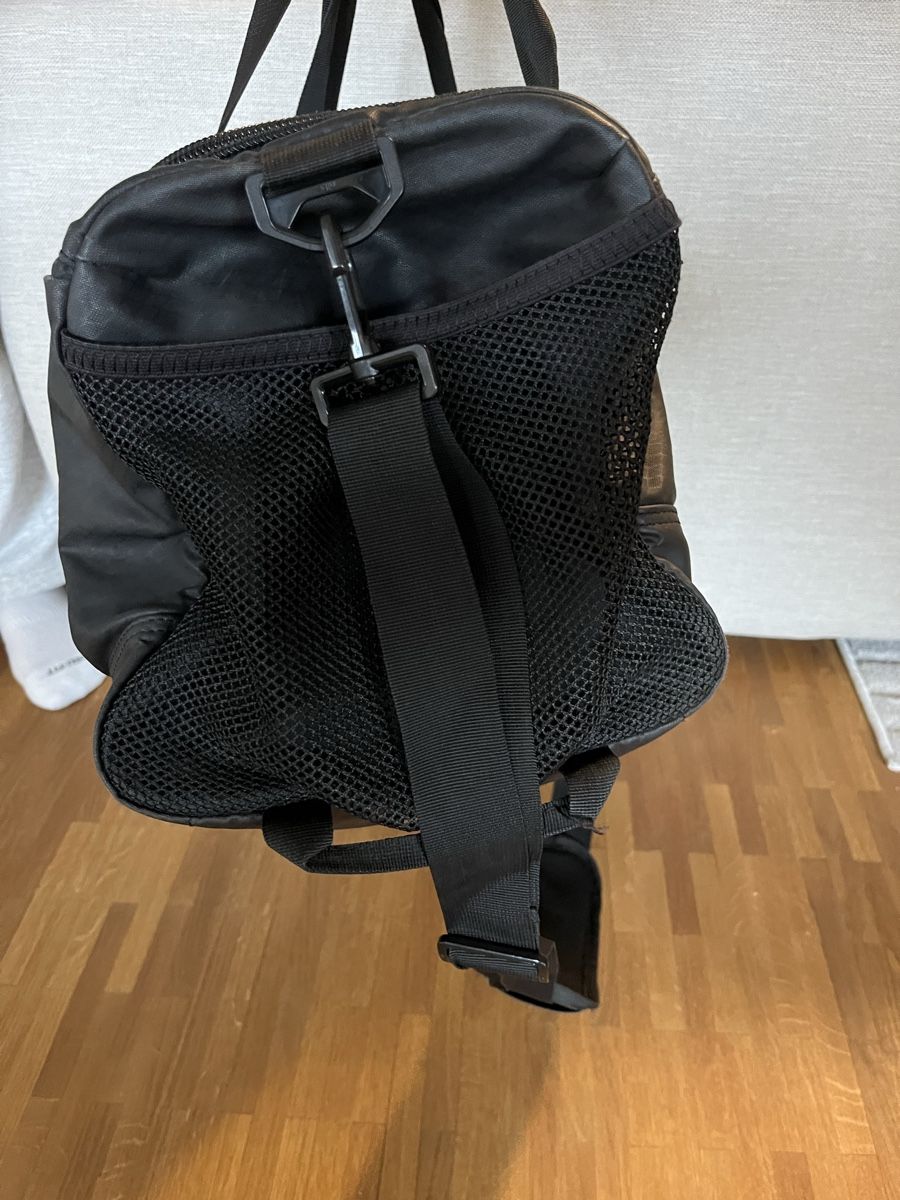 Nike Sacs: Schwarze Nike Sporttasche – D'occasion à Bern par KevinPrs 2