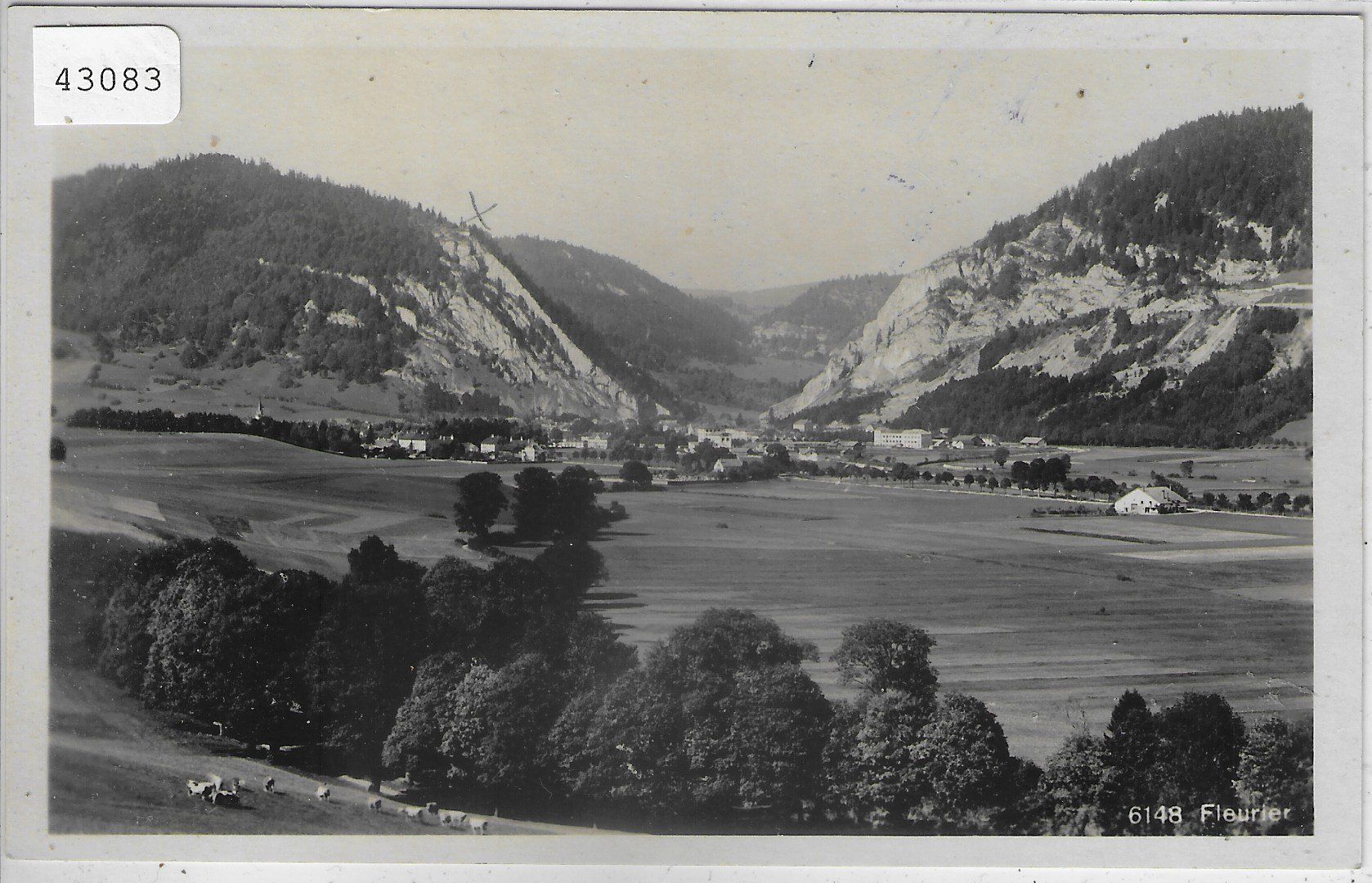 Cartoline postali: Fleurier - Vue generale – Usato da Ettingen venduto da Kartenplanet