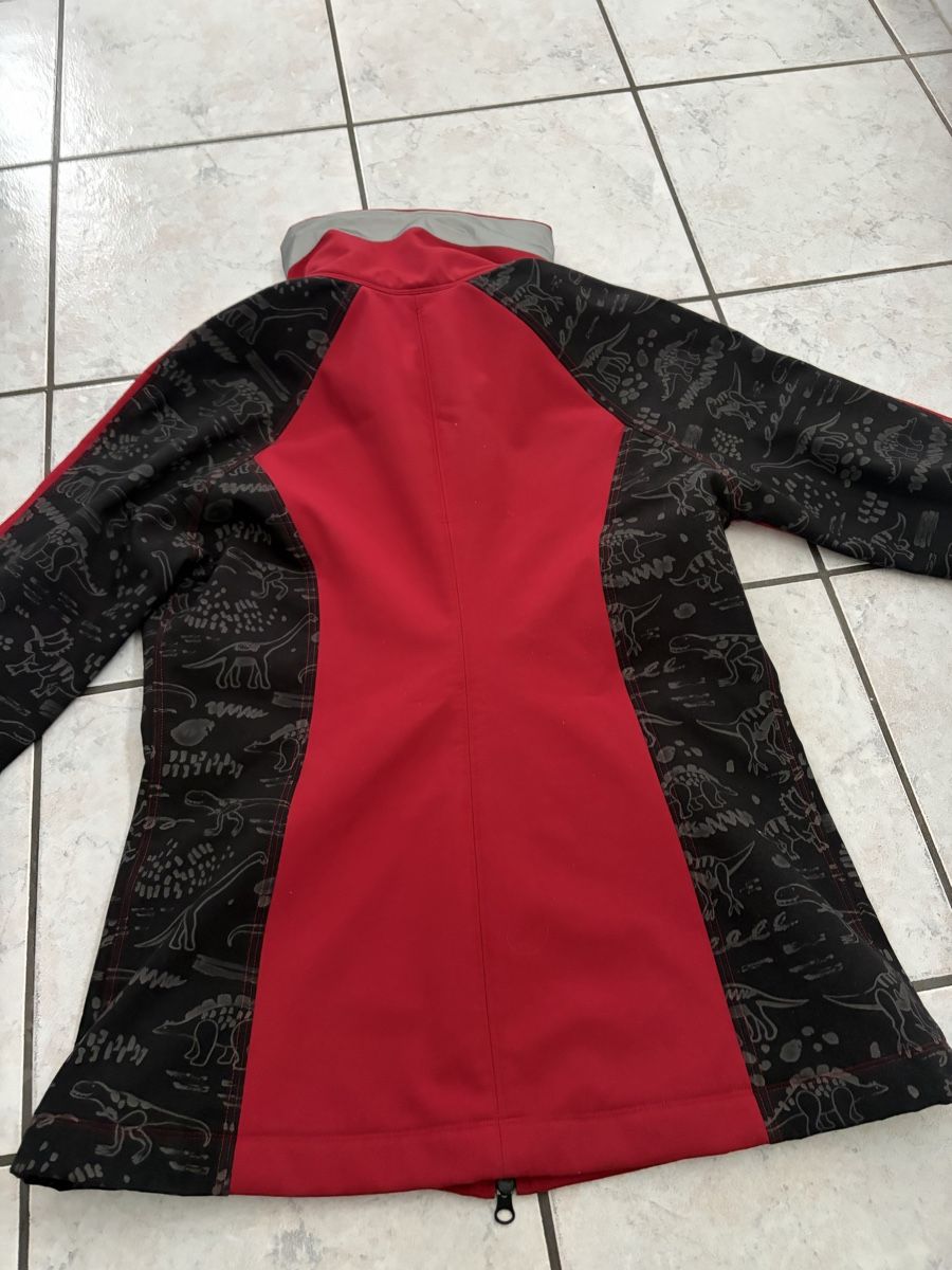 Jacken: Coole Softshell Jacke mit Dinos, Gr. M - L rot, schwarz – Gebraucht aus Sevelen von gsandax 6