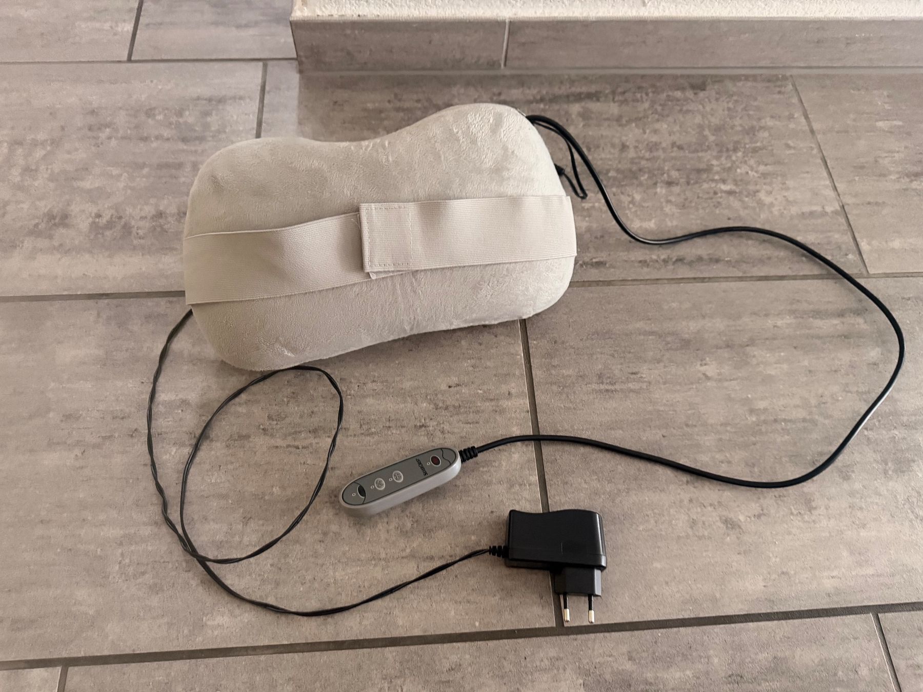 Dispositivi per massaggi: Massage Nackengerät – Usato da Niederurnen venduto da Carbon21 4