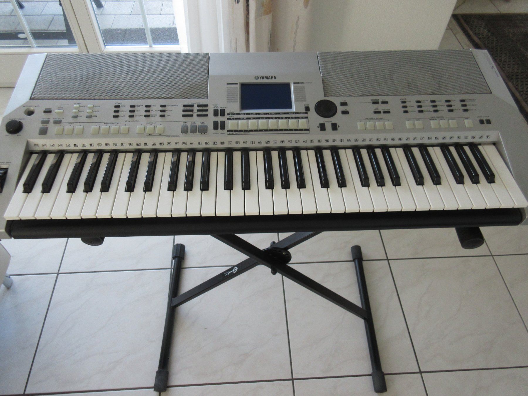 Yamaha Strumenti musicali: Keyboard YAMAHA PSR-S550 – Nuovo (secondo la descrizione) da Weinfelden venduto da Kunst2010