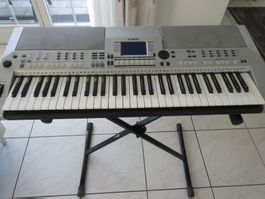 Keyboard YAMAHA PSR-S550