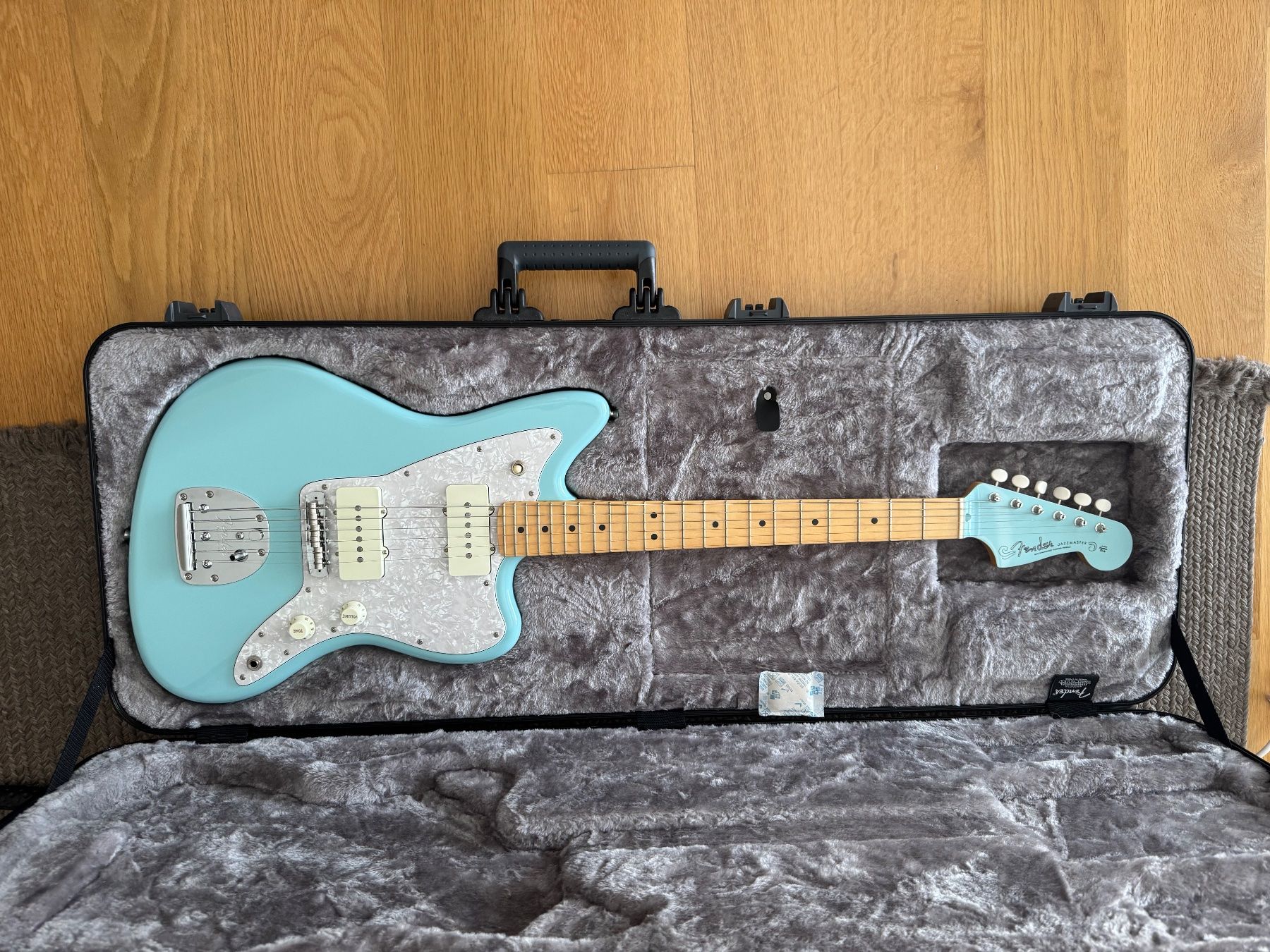 Fender Strumenti musicali: Fender Jazzmaster MIJ FSR Daphne Blue – Nuovo (secondo la descrizione) da Origlio venduto da sto_2pxf