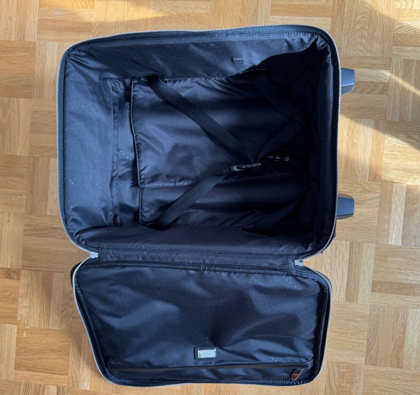 Hugo Boss Reisekoffer: Hugo Boss carryon suitcase – Gebraucht aus Thalwil von Maricortin 3