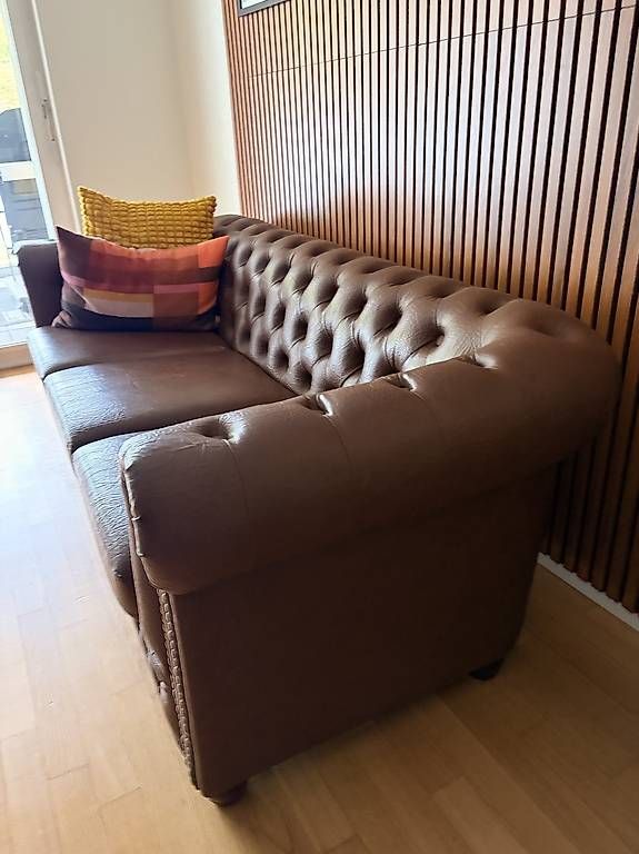 Sofas: Chesterfield Couch mit Sessel – Gebraucht aus Goldau von jan_8tvs 2