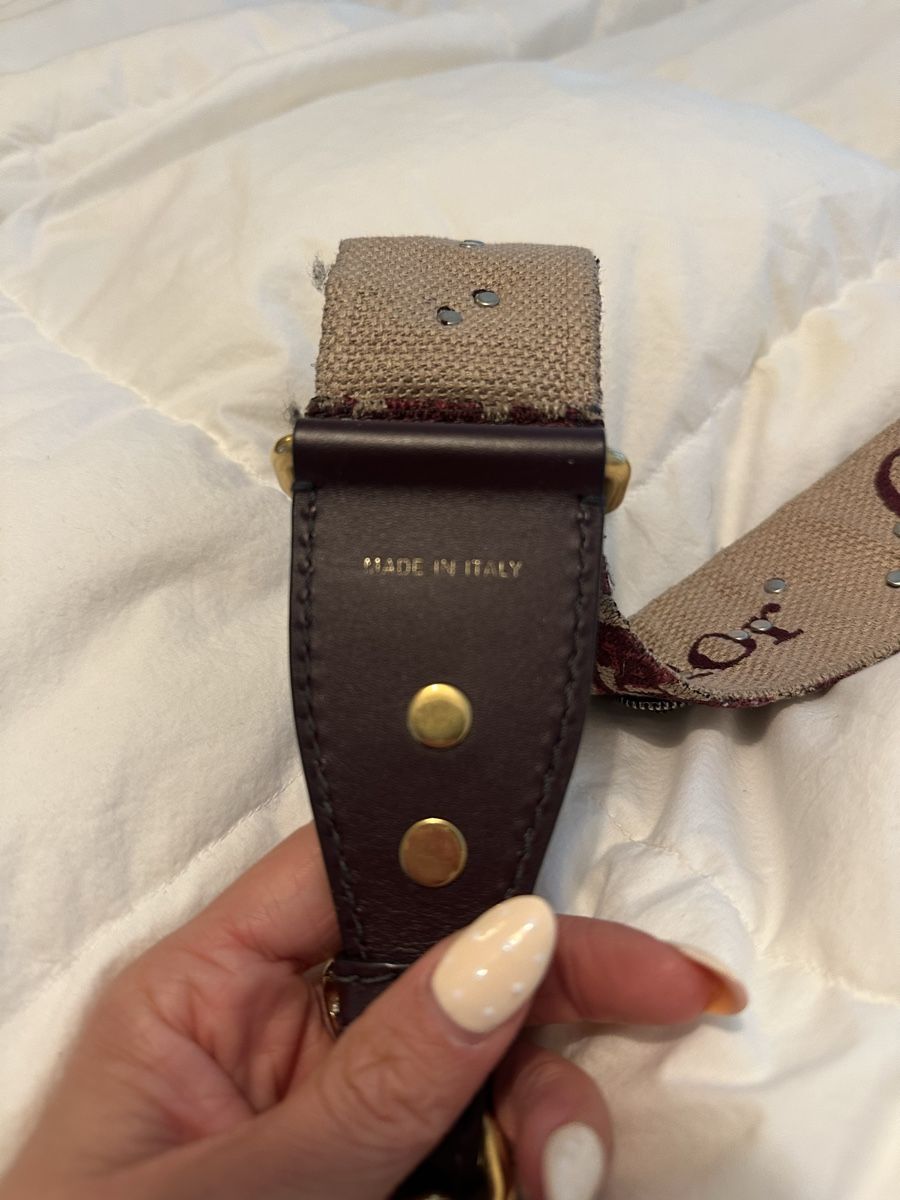 Dior Borse da donna: Dior Saddle Bag Bordeaux mit Strap - Neuwertig! – Nuovo (secondo la descrizione) da Küssnacht am Rigi venduto da lea_9qml 6