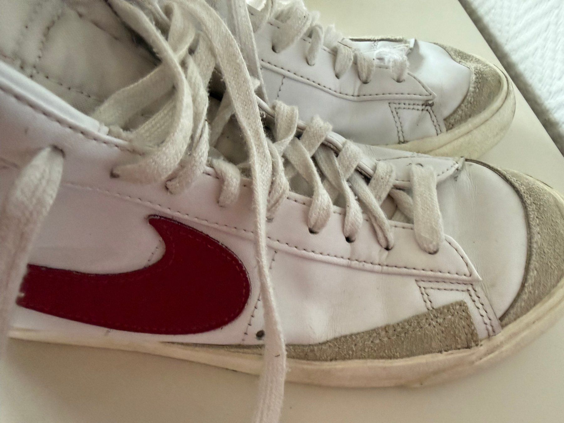 Nike Scarpe da donna: Nike Leder Turnschuhe Gr. 40 – Usato da Kirchdorf AG venduto da coco123 1
