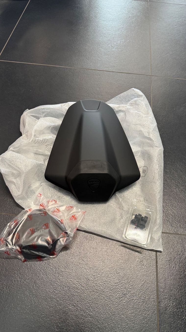 Ducati Tutti i ricambio per moto: Ducati Monster 937 / 950 Monoposto Abdeckung schwarz – Nuovo e nell'imballaggio originale da Schaenis venduto da Seliner_corse